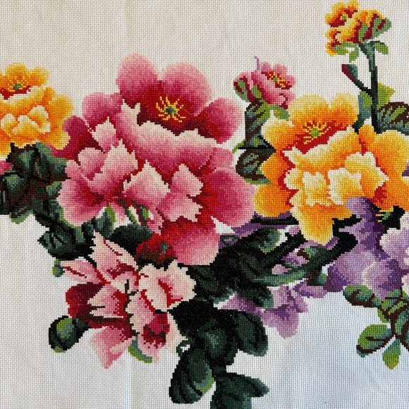 Original Hand-Embroidered Floral Tapestry - Picture 6 of 11